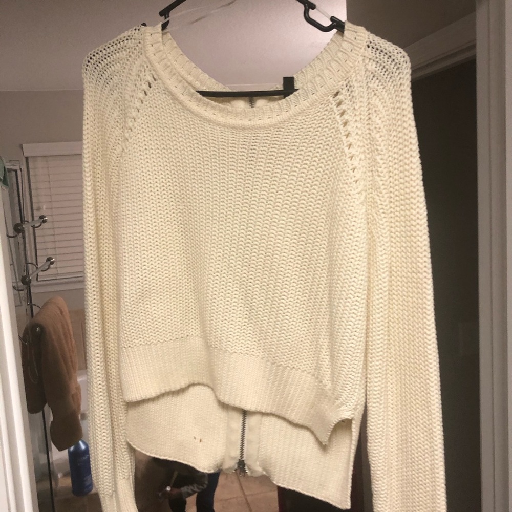 Crop top light sweater